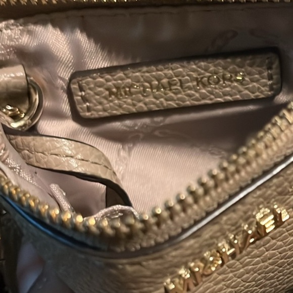 Michael Michael Kors Jet Set, Zip Top, Tan Wallet - Picture 6 of 14